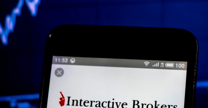 De Interactive Brokers app vóór een handelsgrafiek